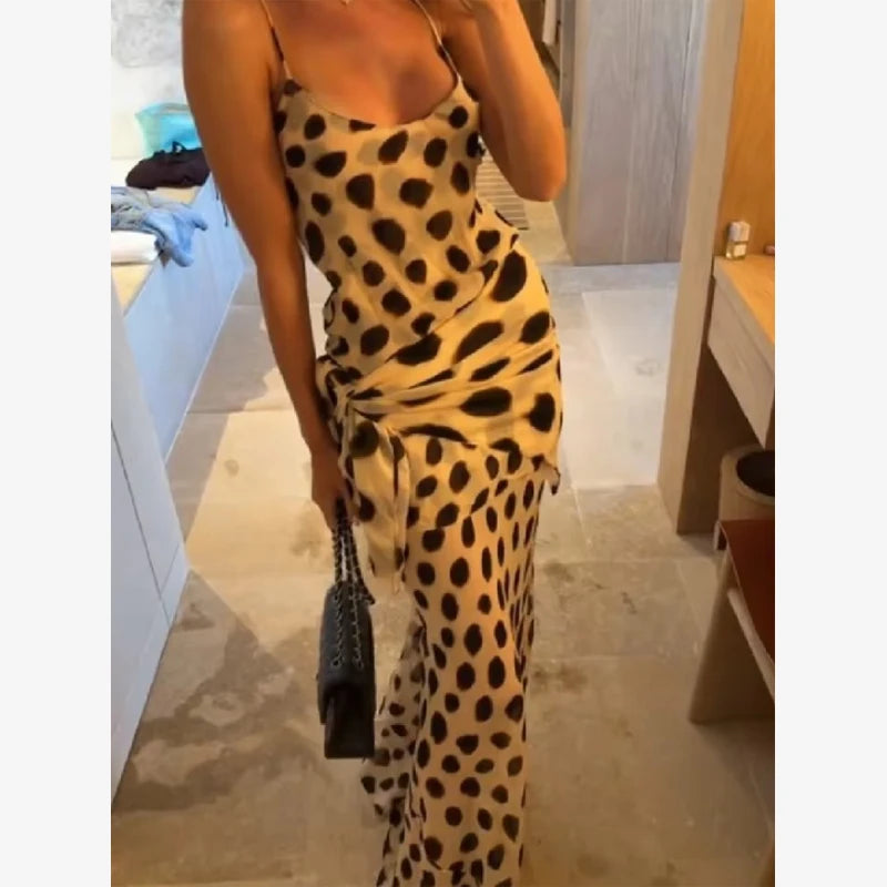 Vestido midi con abertura lateral y estampado de puntos — Mujer Y2K verano 2026