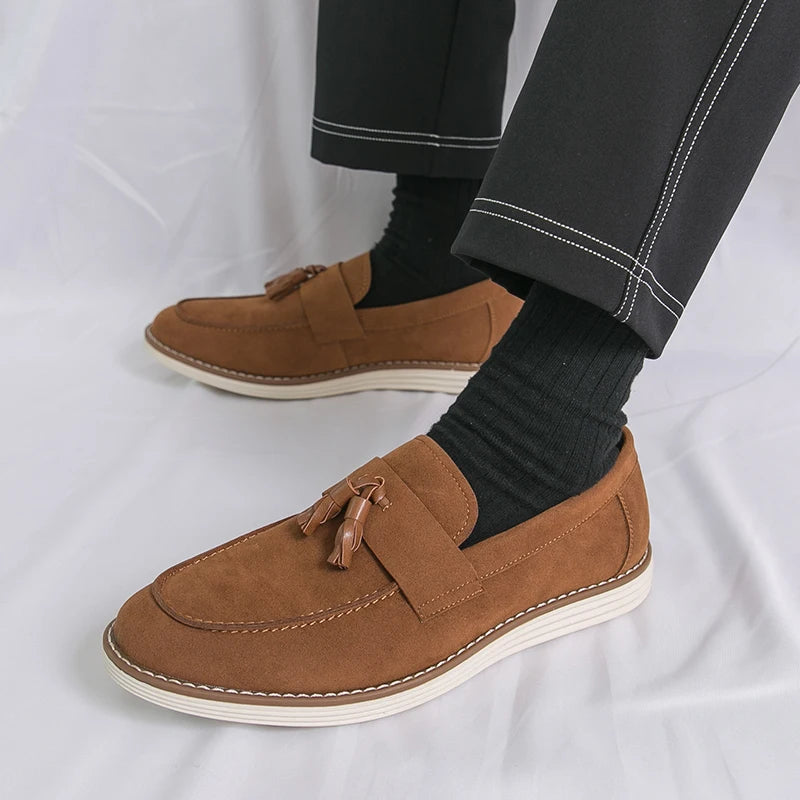Mocasines con borlas para hombre — Cuero ante, zapatos de conducción cómodos y elegantes