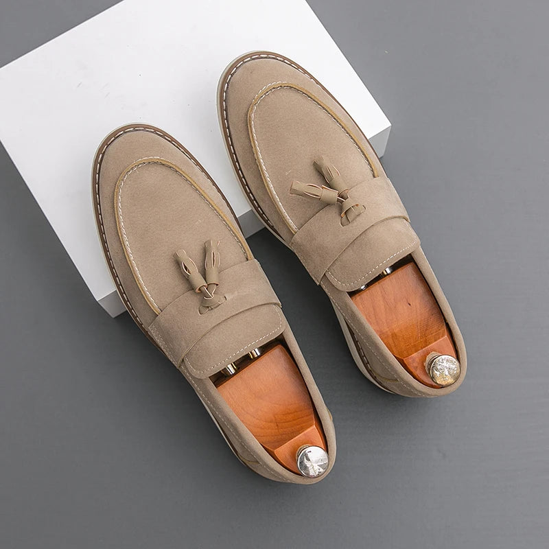 Mocasines con borlas para hombre — Cuero ante, zapatos de conducción cómodos y elegantes