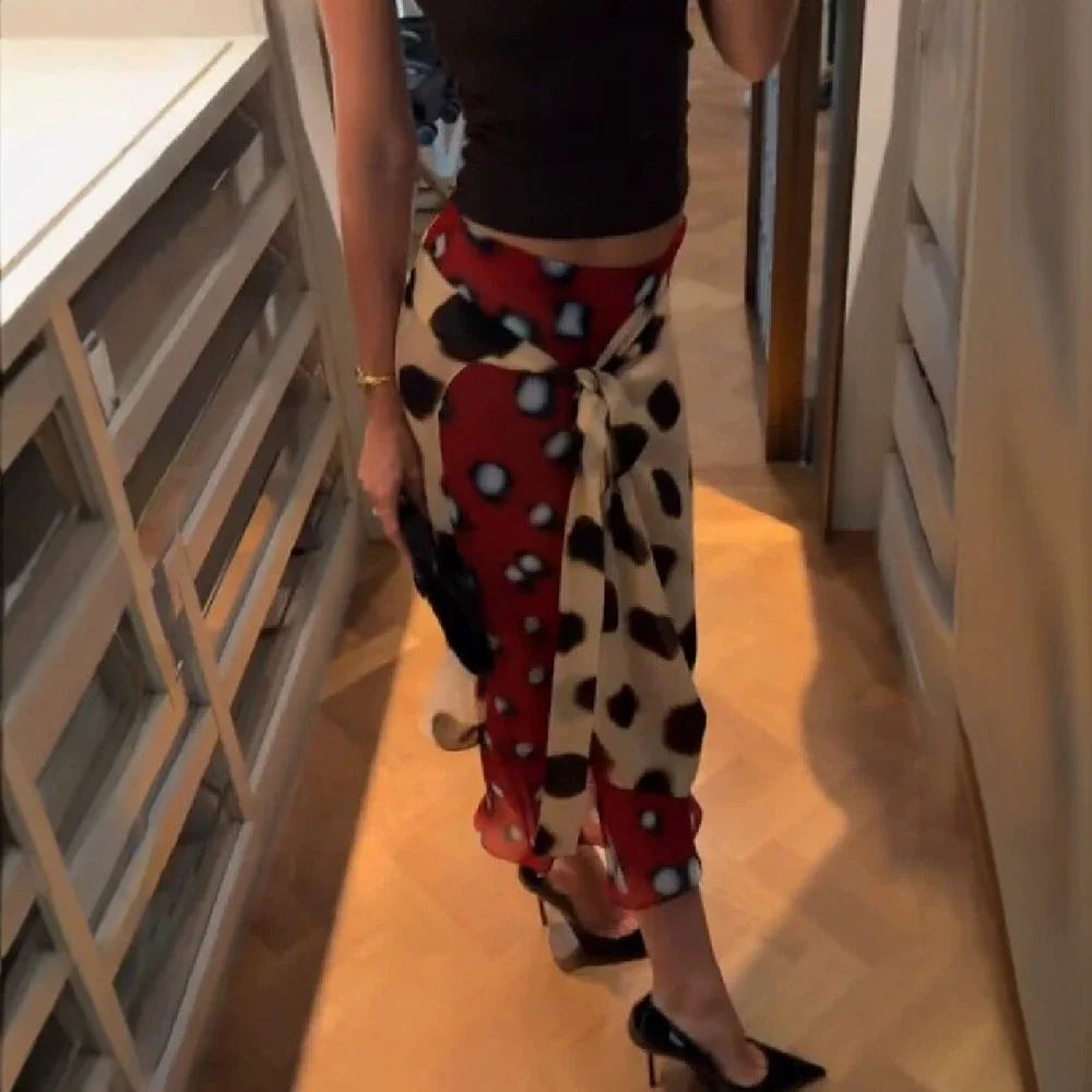 Vestido midi con abertura lateral y estampado de puntos — Mujer Y2K verano 2026