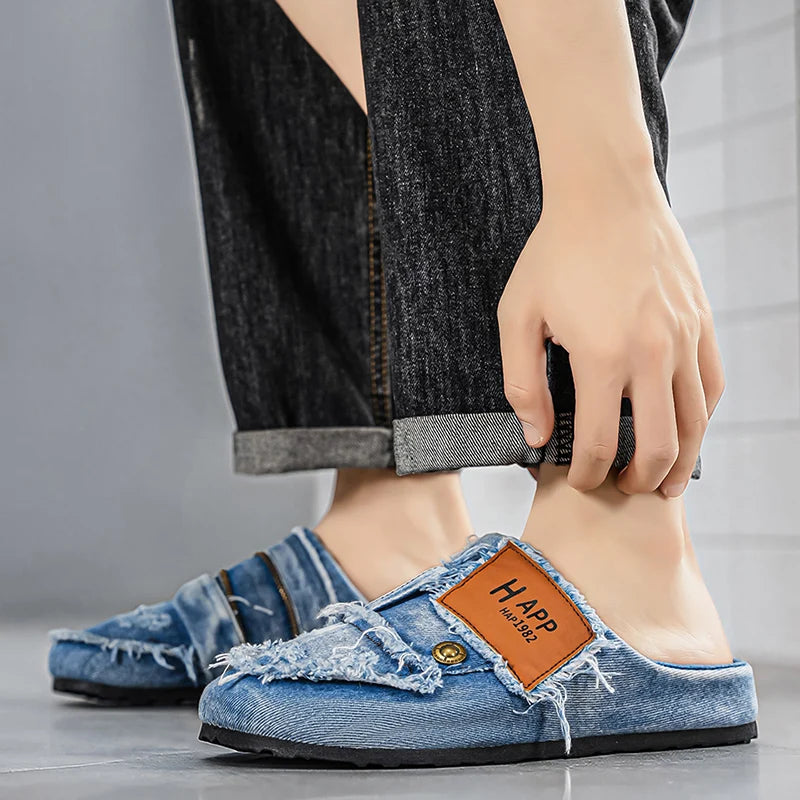 Sandalias de denim desgastado sin tira trasera — Estilo urbano street fashion 2026