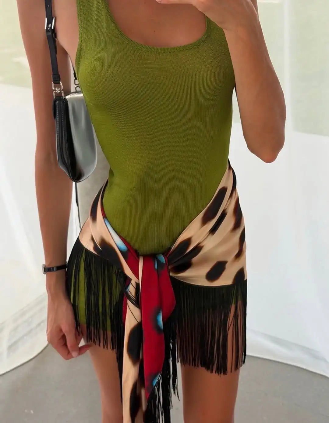 Vestido midi con abertura lateral y estampado de puntos — Mujer Y2K verano 2026